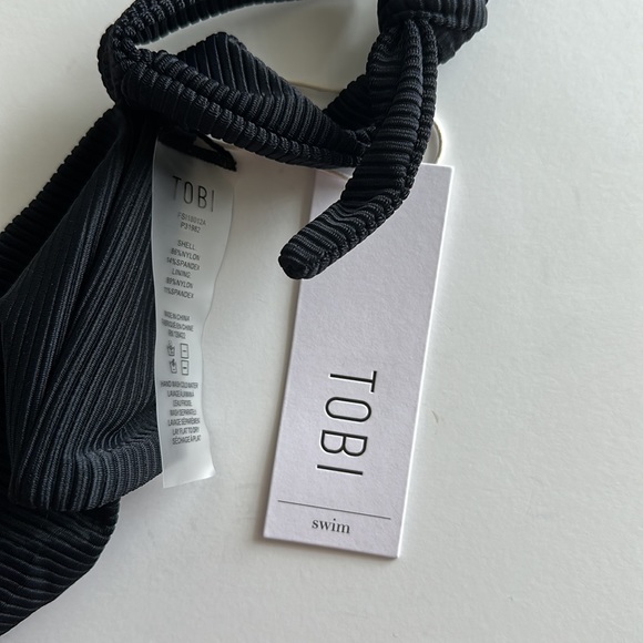 TOBI swim bikini top Black off the shoulder front knot tie size Medium NWT - Picture 8 of 12